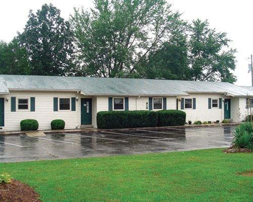 Well Appointed Resort at Lake Tansi - One Bedroom Suite #1 - Housity