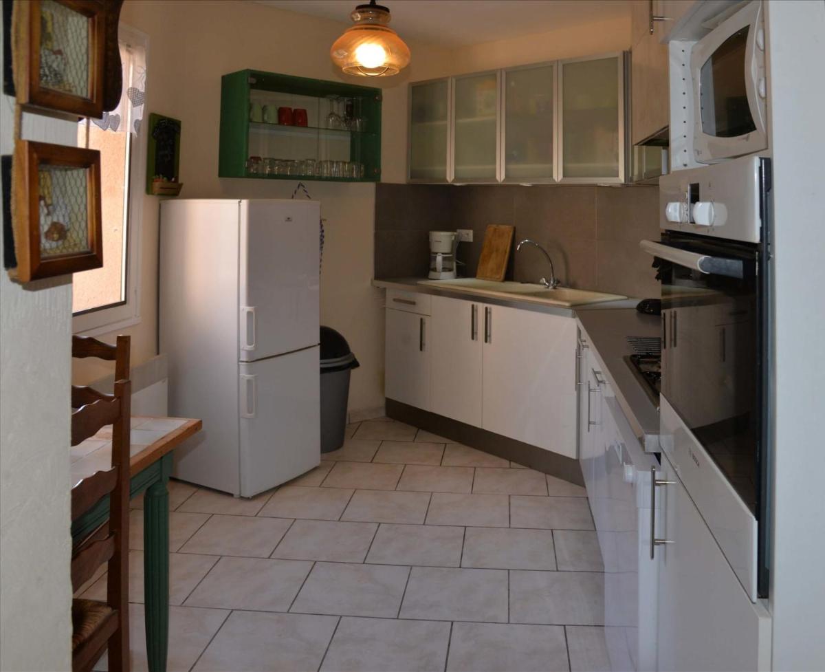 Charming House Near The Sea - Housity