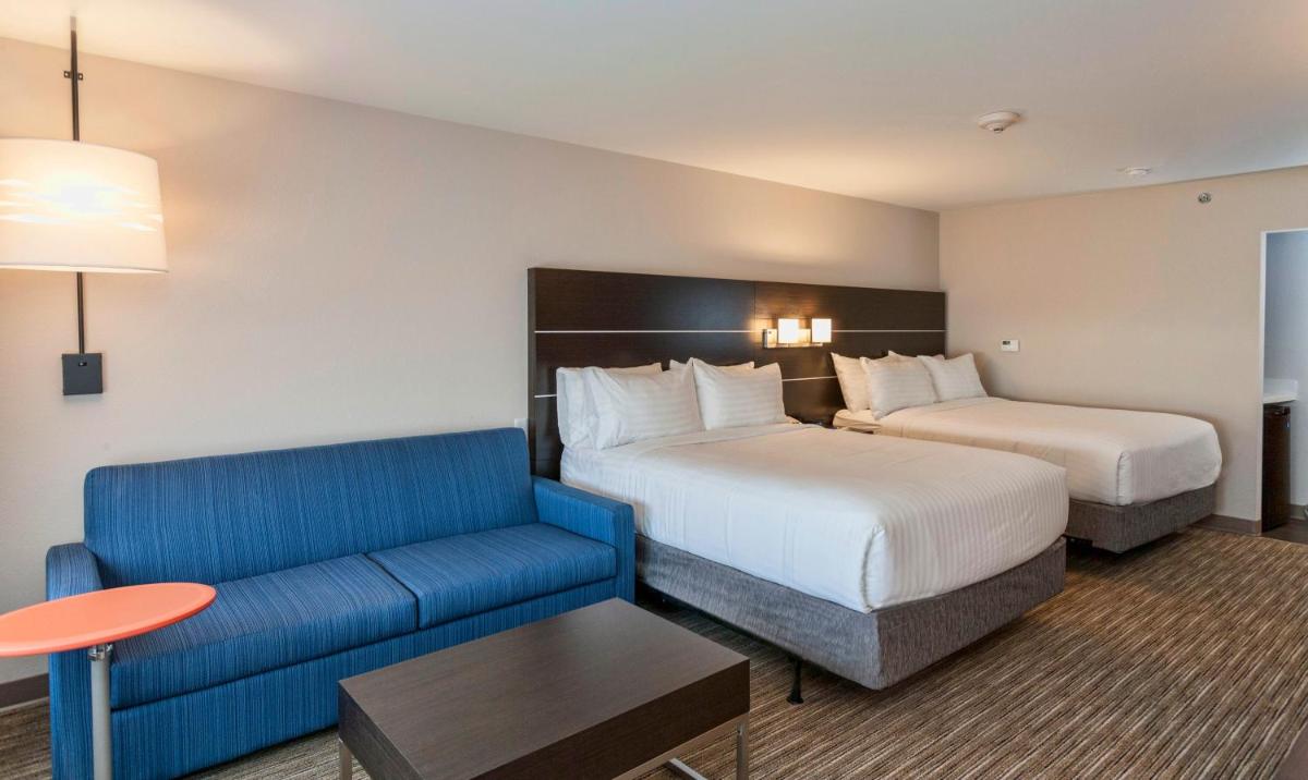 Holiday Inn Express & Suites - Dodge City by IHG - Housity