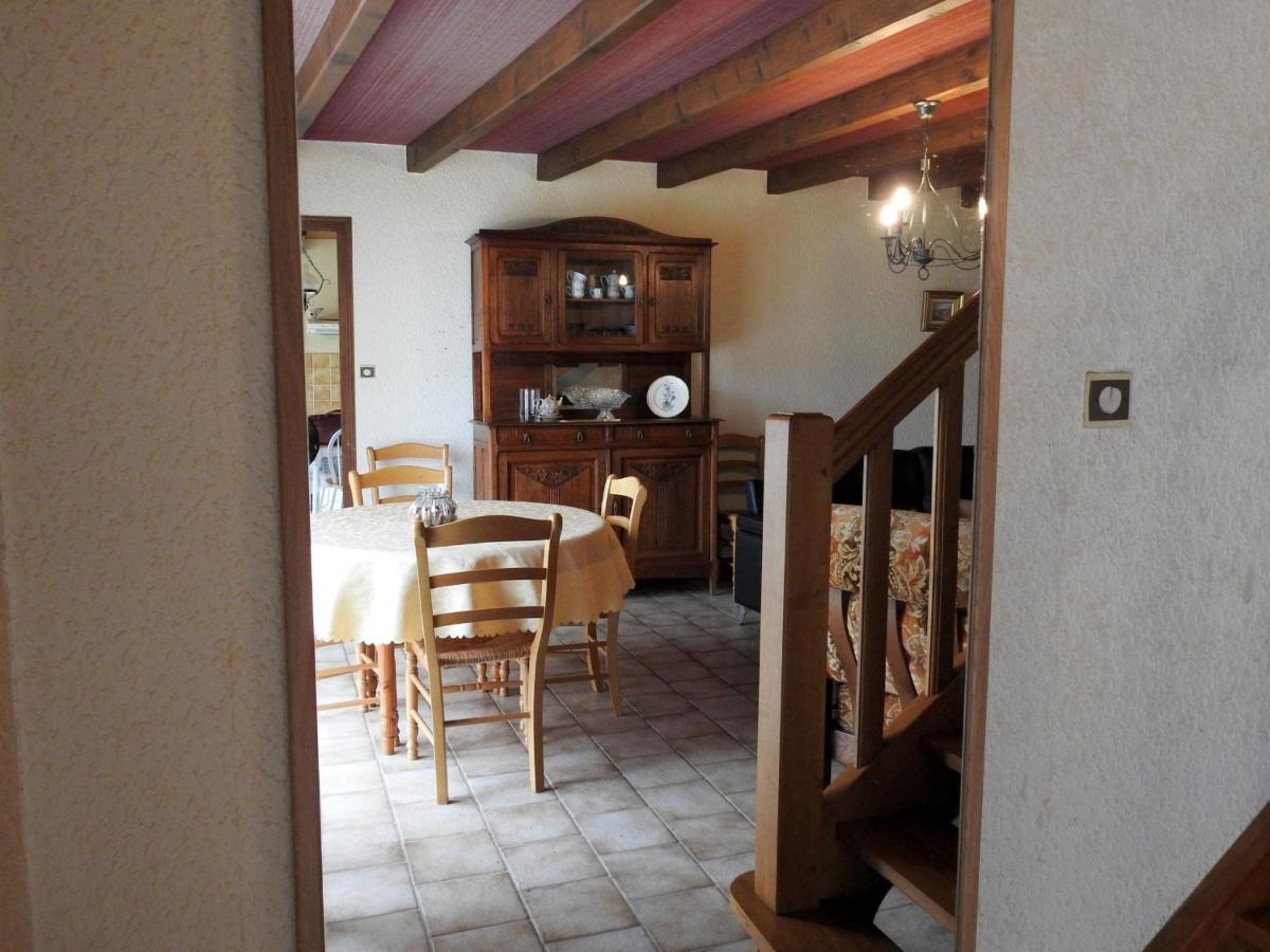 Gîte Confortable avec Cheminée, Cour et Verger à Dampierre - FR-1-611-55 - Housity