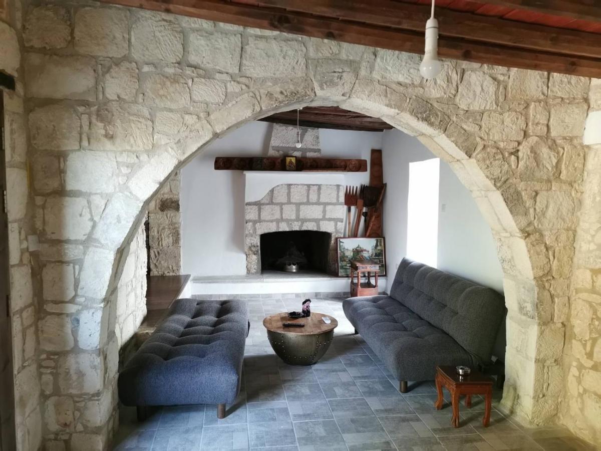 Romanos Villa - Housity