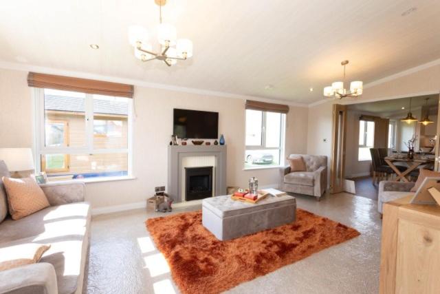 Luxury Lodge - Lyndale 12 - at 5 Star Resort - Housity