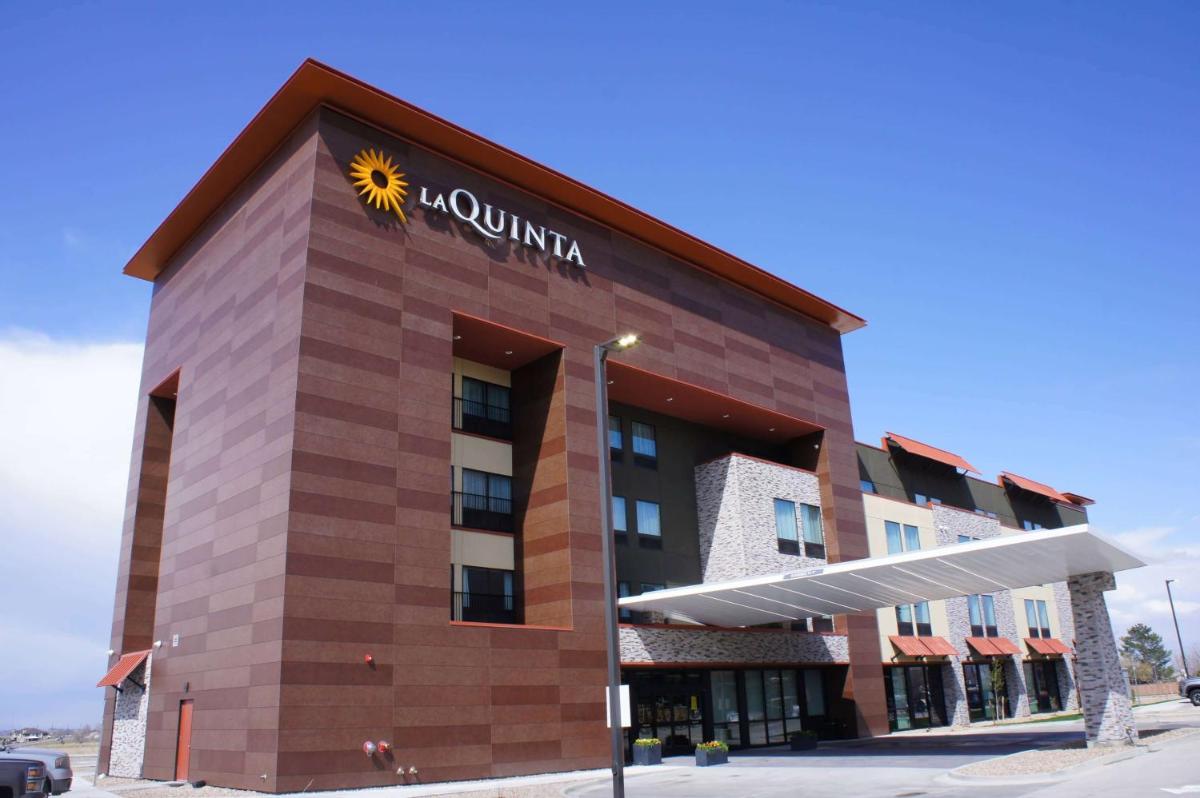La Quinta Inn & Suites by Wyndham Littleton-Red Rocks - Housity