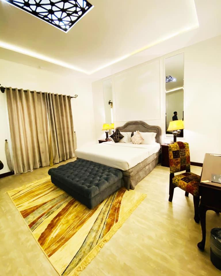 ROYALTON HOTEL FAISALABAD - Hizvo