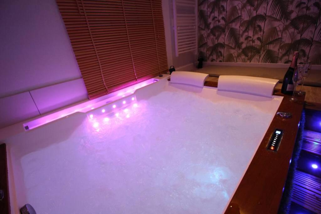 Sauna et jacuzzi - Les mille et une nuits - 2km mer - Housity