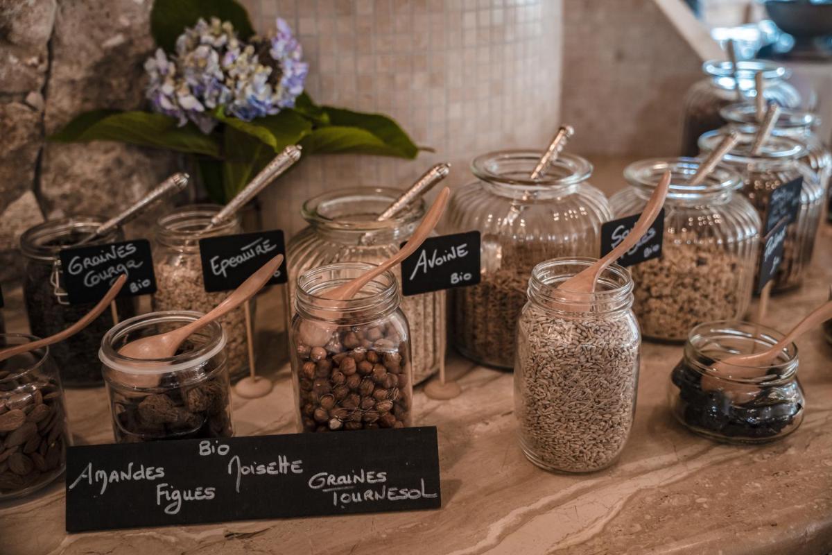 Nourriture dans l'hôtel ou à proximité