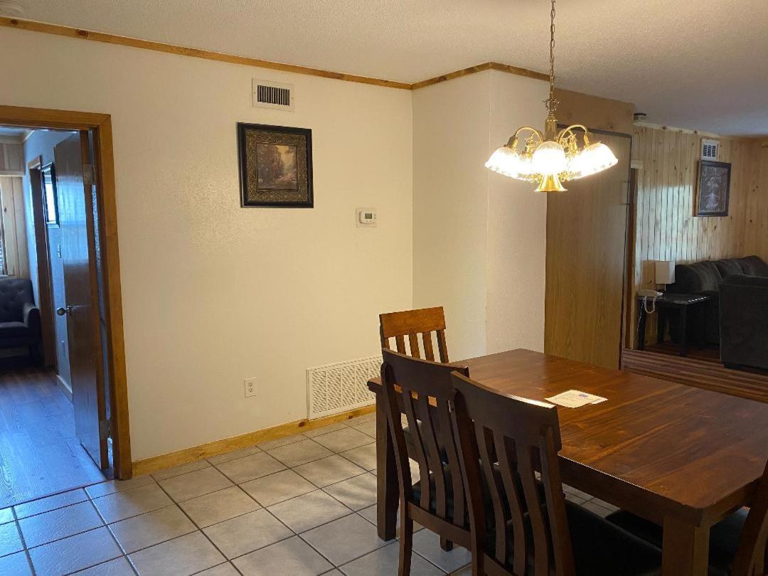 Zoders Inn and Suites - Housity