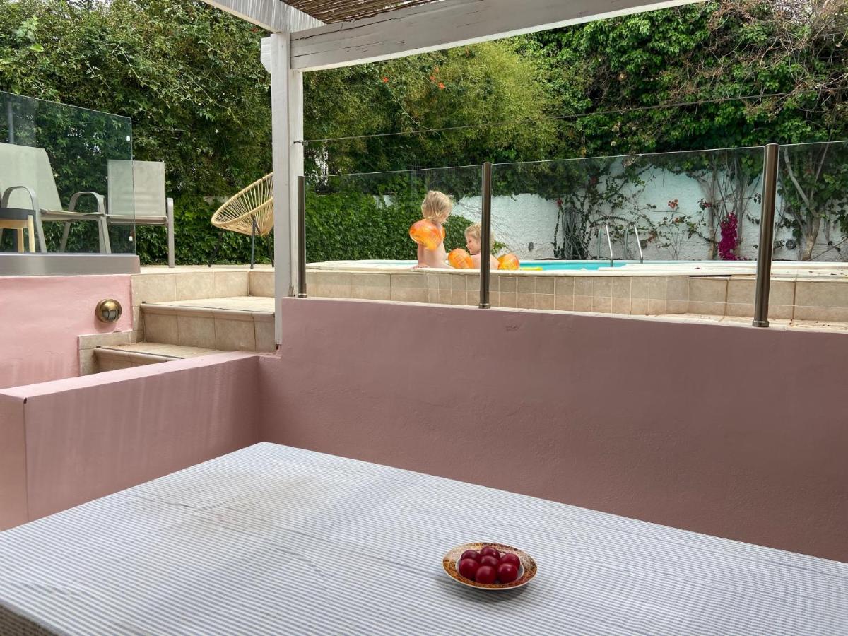 Suitetrails - Villa Christina with private pool in Saronida, near stunning beaches, Athens airport & Sounio