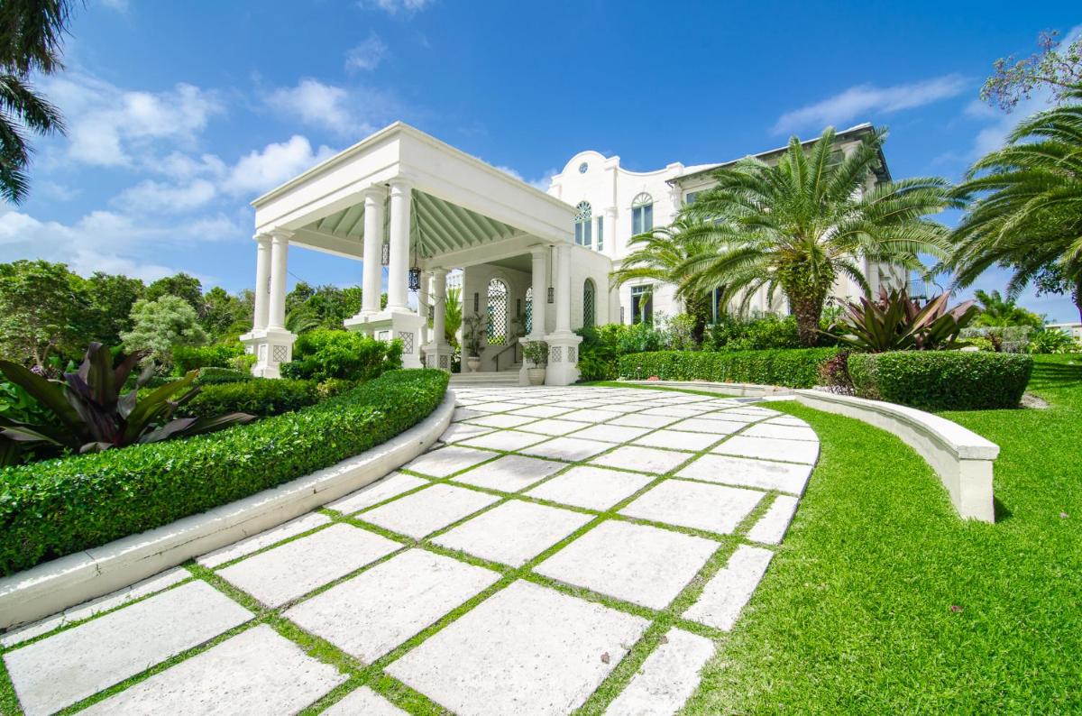 EXCLUSIVE BEACHFRONT MANSION 7 BR (VILLA B) - Housity