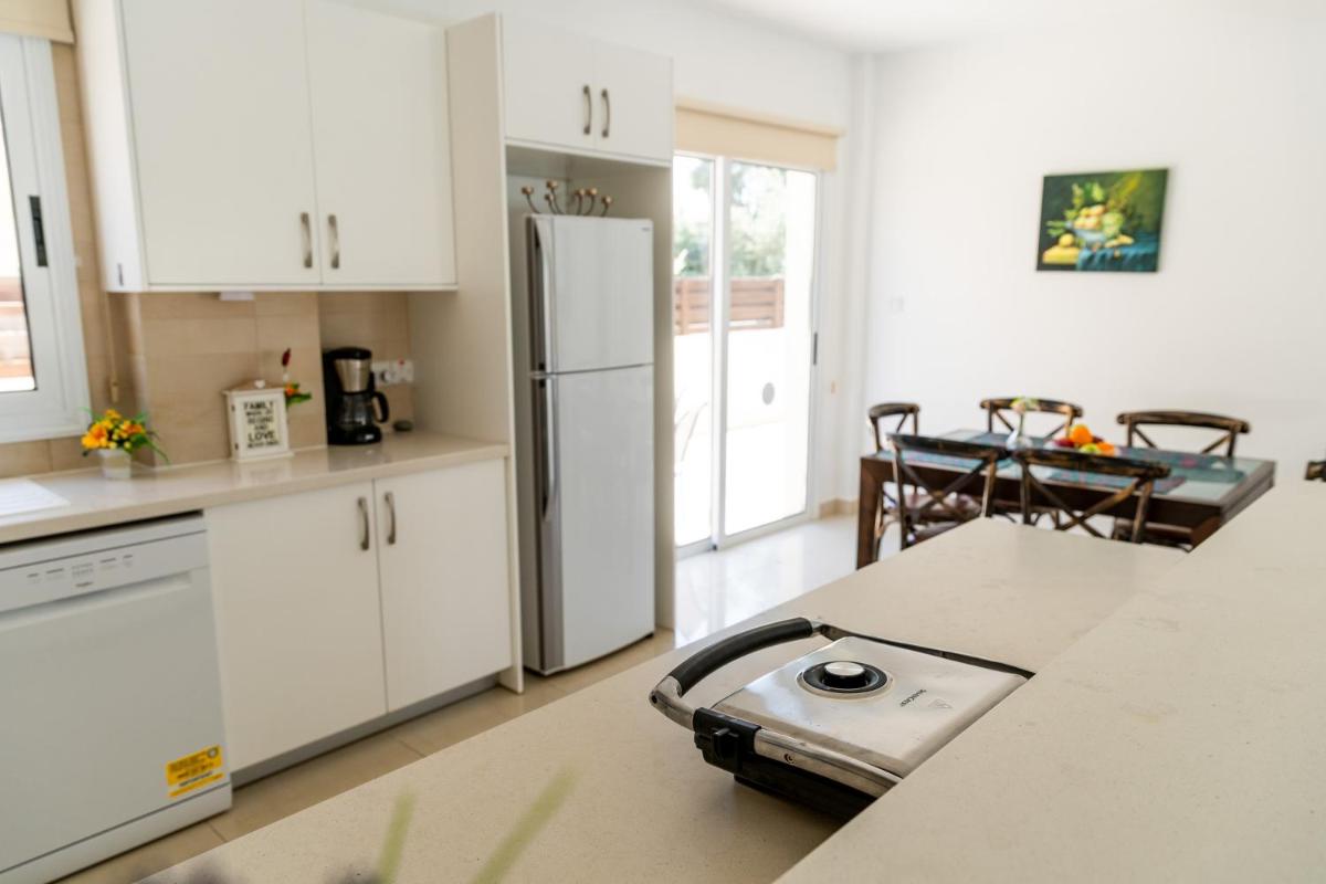 Blue Water Villa Ekaterina 3 bdrm - Housity