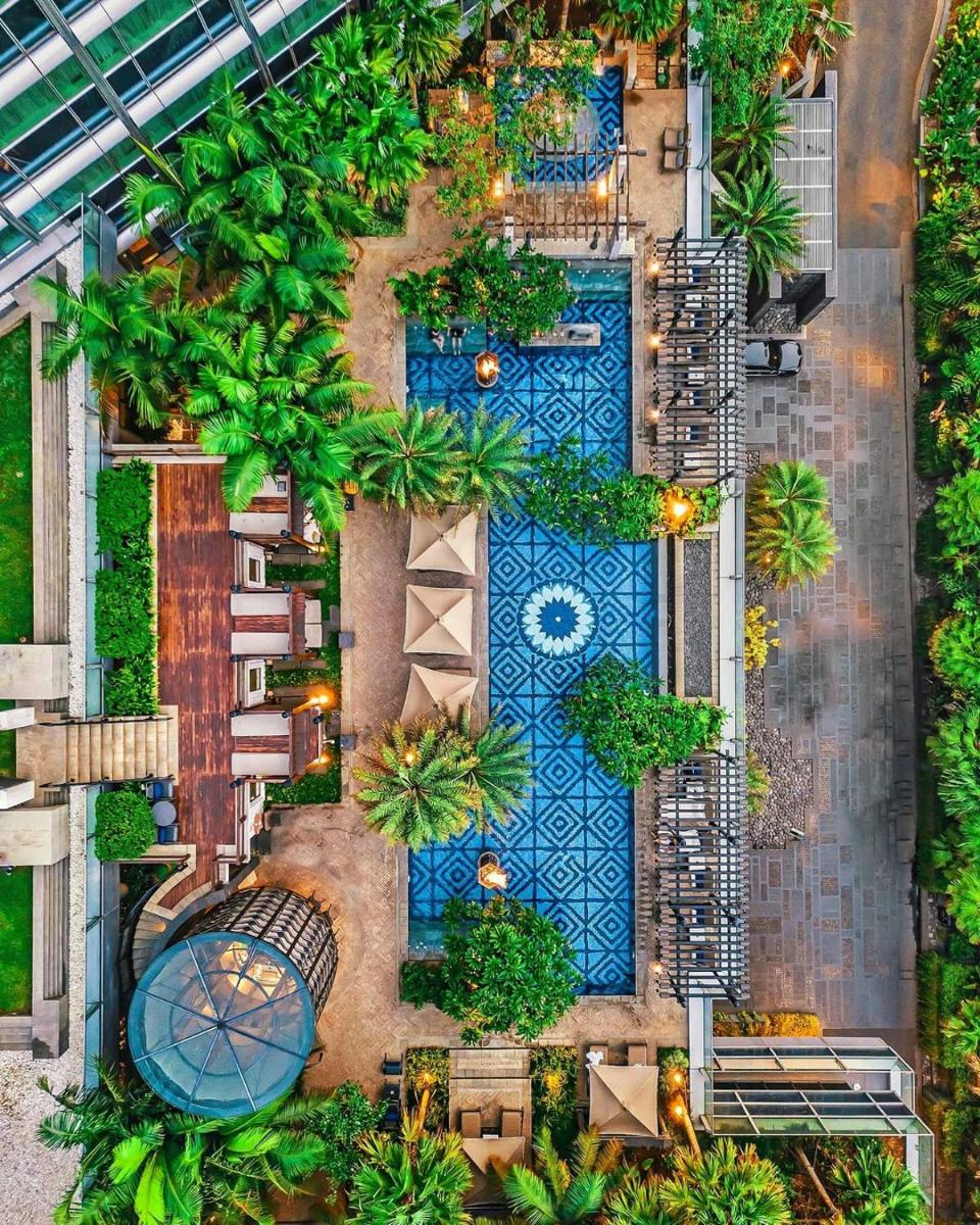 Four Seasons Hotel Jakarta - Hizvo