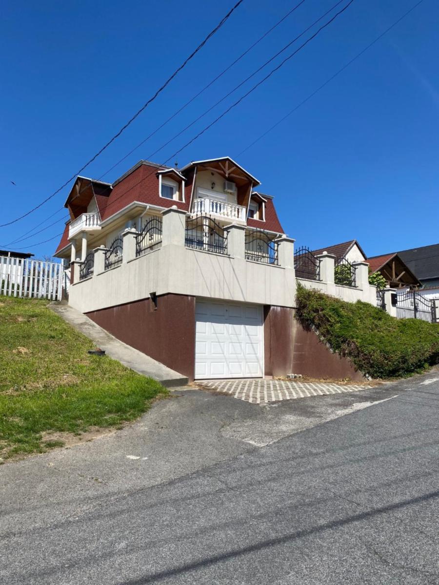 Arany Apartmanház Zalagyöngye - Housity