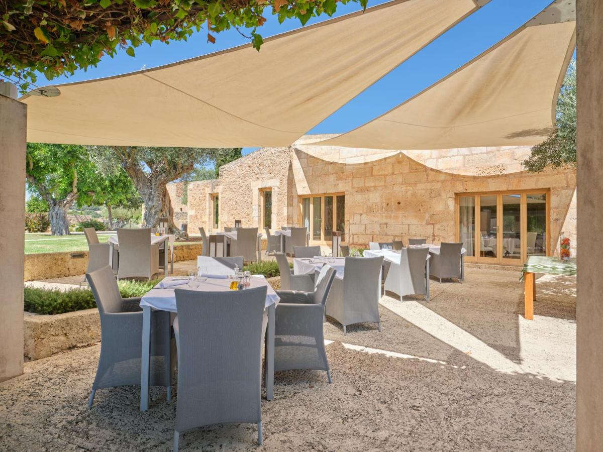 Un restaurante o sitio para comer en Son Penya Adults Only Petit Hotel & Spa