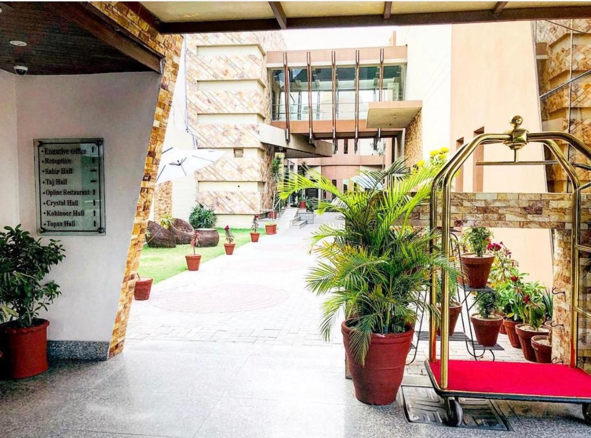 ROYALTON HOTEL FAISALABAD - Housity