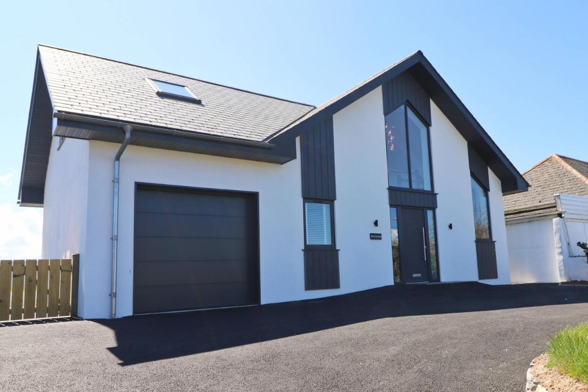 Luxury holiday home near several sandy beaches - Housity