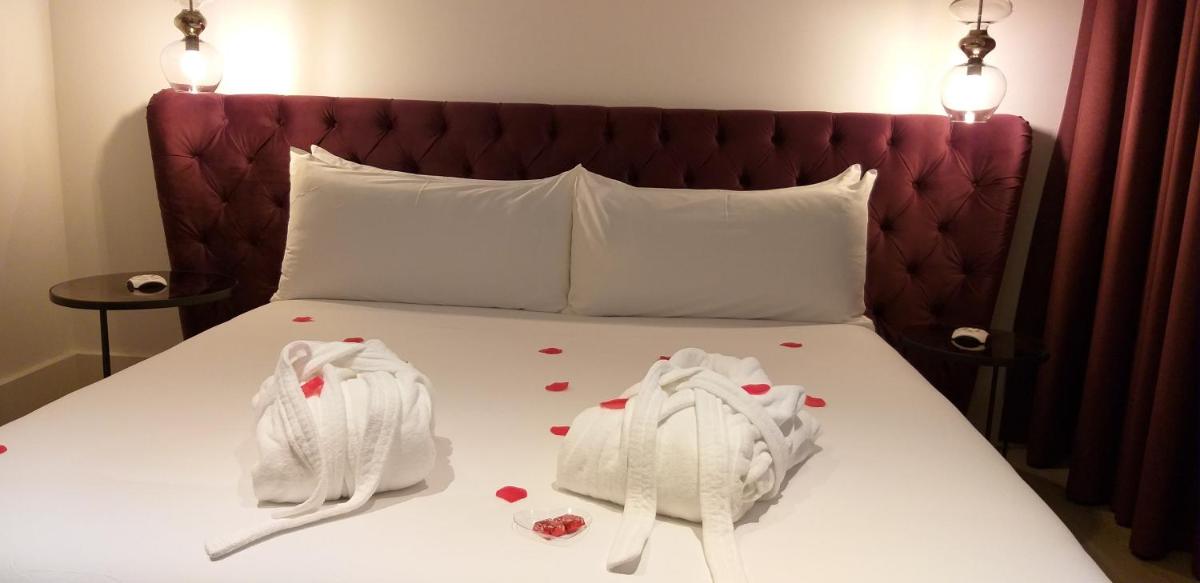 Un ou plusieurs lits dans un hébergement de l'établissement Hôtel Ginkgo - SPA Biloba