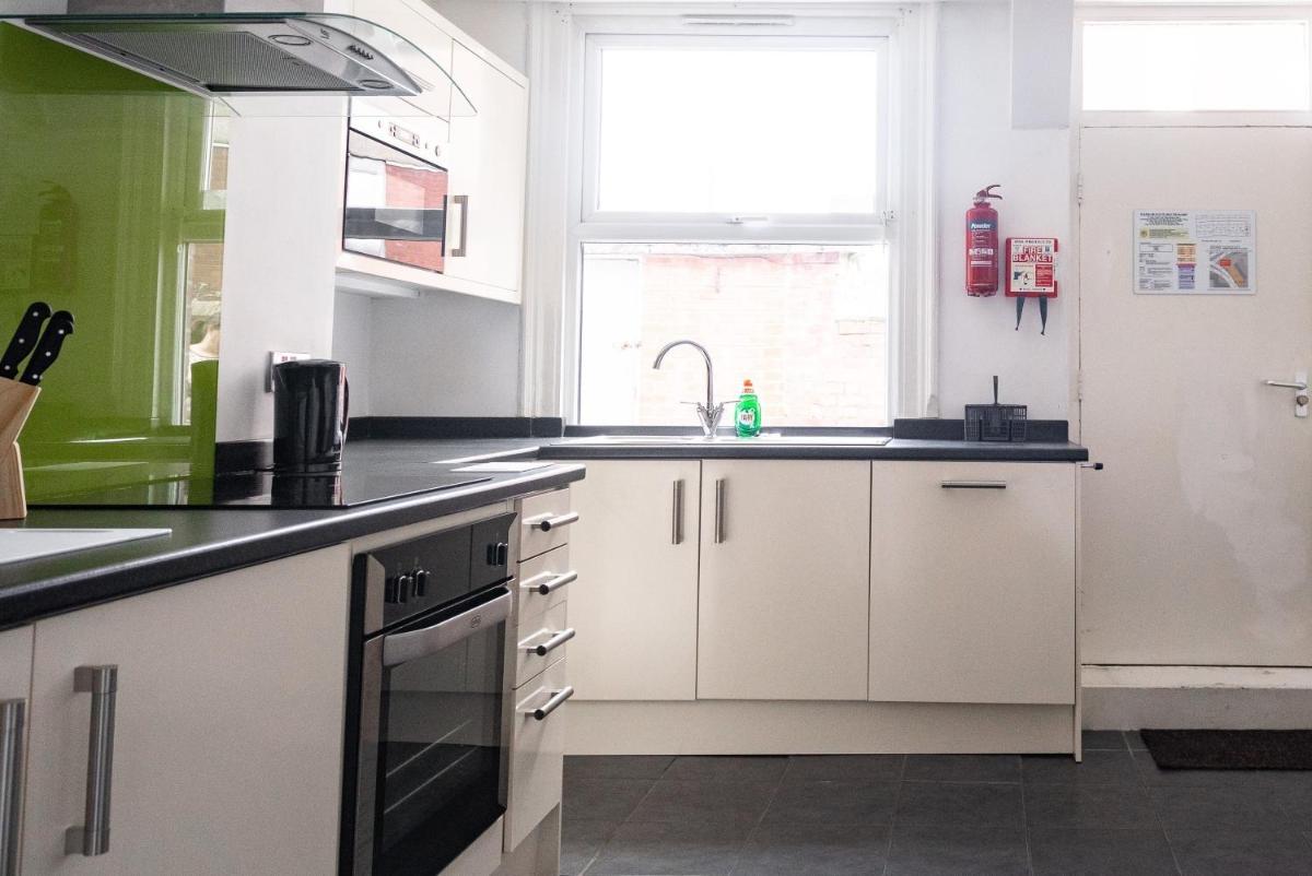 H.V Apartments - Housity