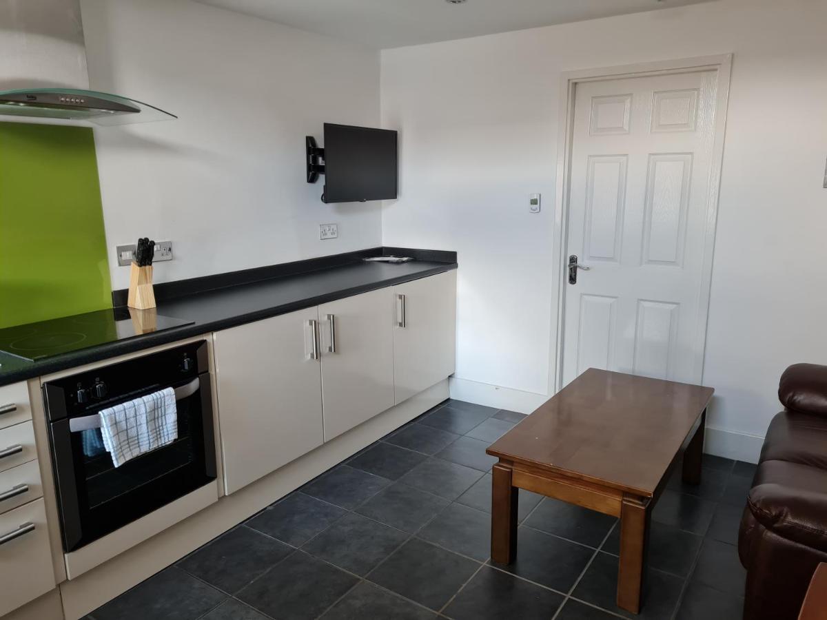H.V Apartments - Housity