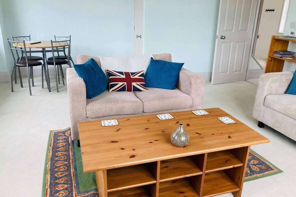 2 Bedroom Flat in the Heart of Berkeley - Housity