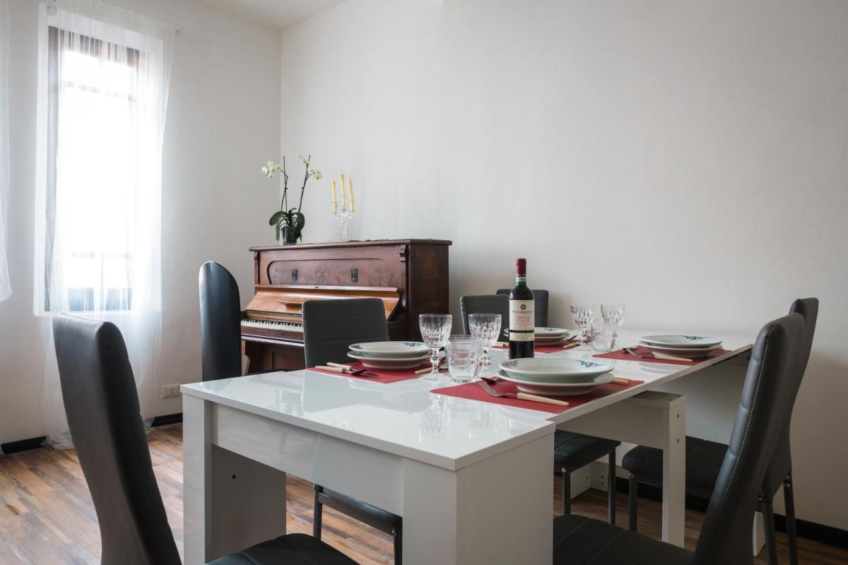 Parco Ducale Elegant Apartment con Balcone - Housity
