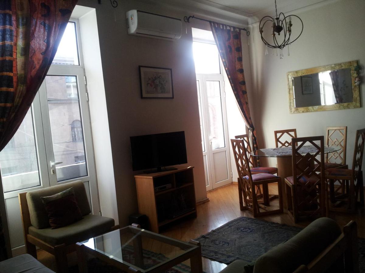 Suitetrails - Sunny Apartment in Central Yerevan