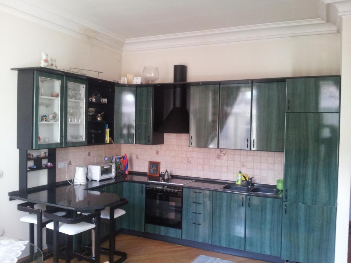 Suitetrails - Sunny Apartment in Central Yerevan