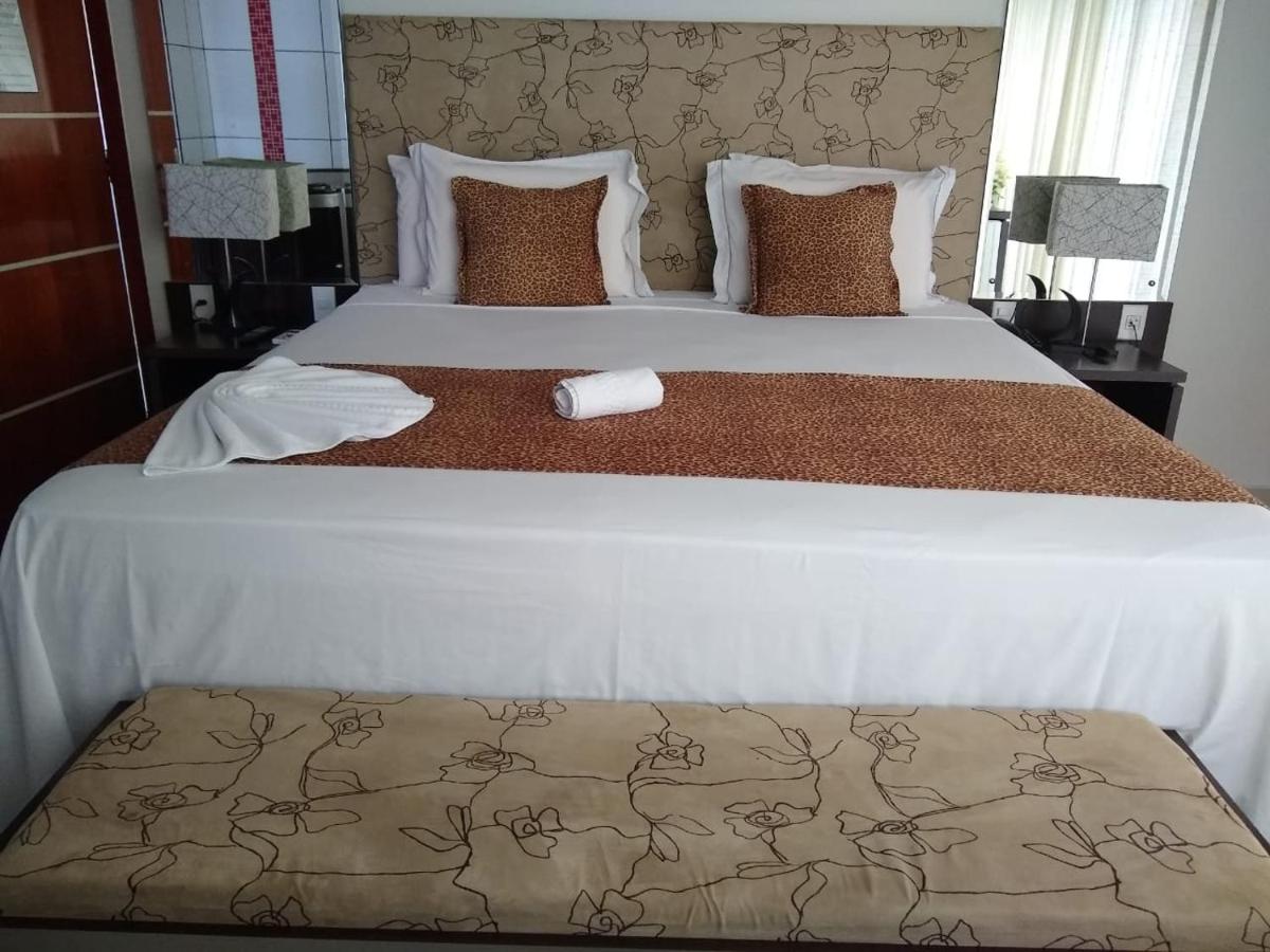 Crystal Palace Hotel - Housity
