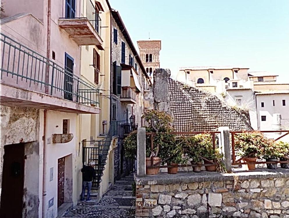 Teatro Romano Terracina Heart - Housity