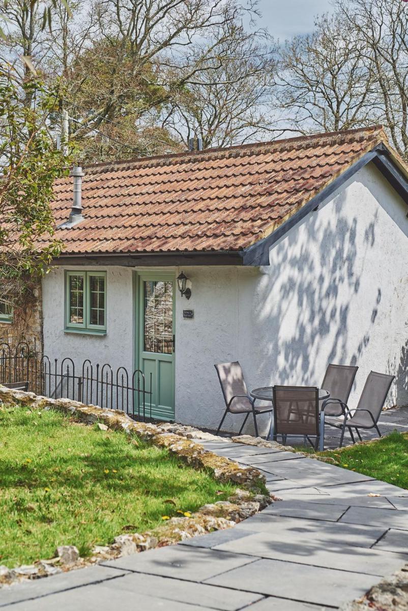 Half Moon Cottage - Housity