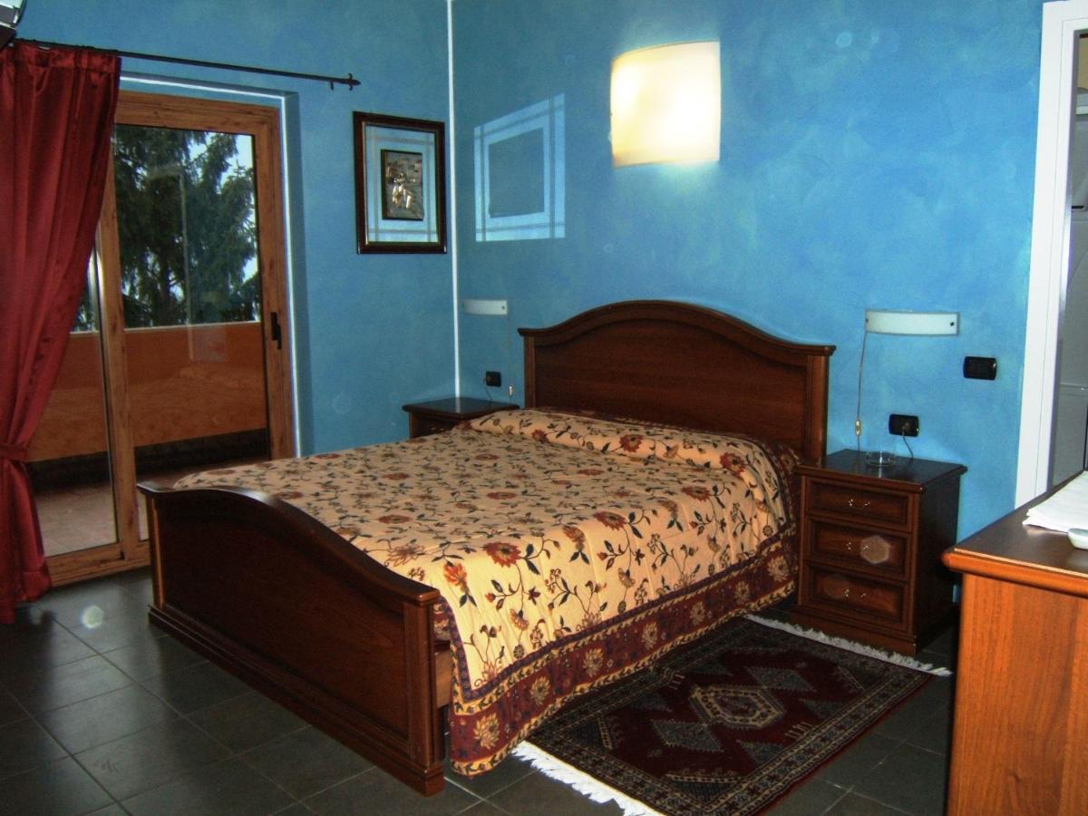 Hotel Empire Resort - Housity