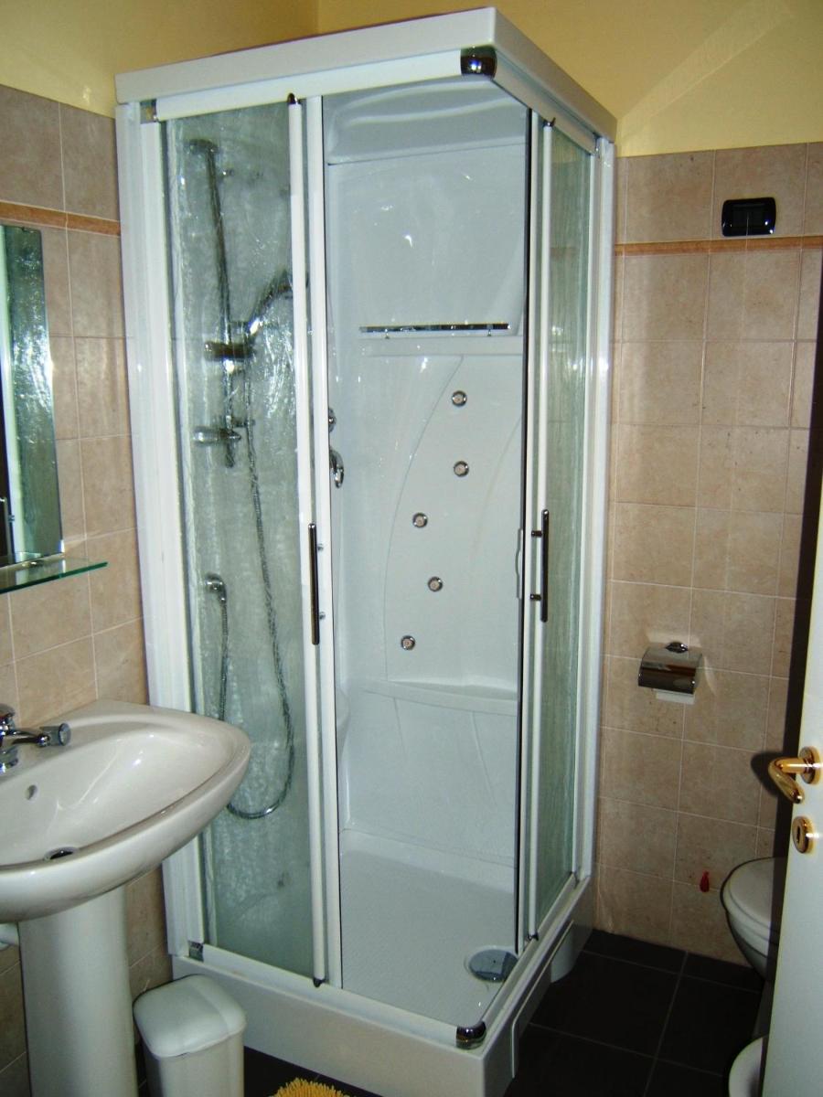 Hotel Empire Resort - Housity