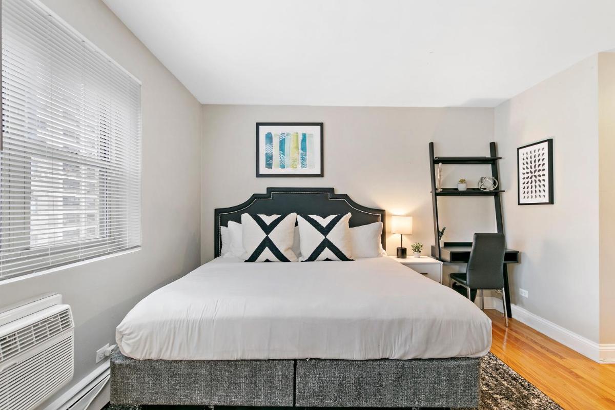 Cozy & Well-Equipped Studio Apt in Lakeview - Oakdale 412 - Housity
