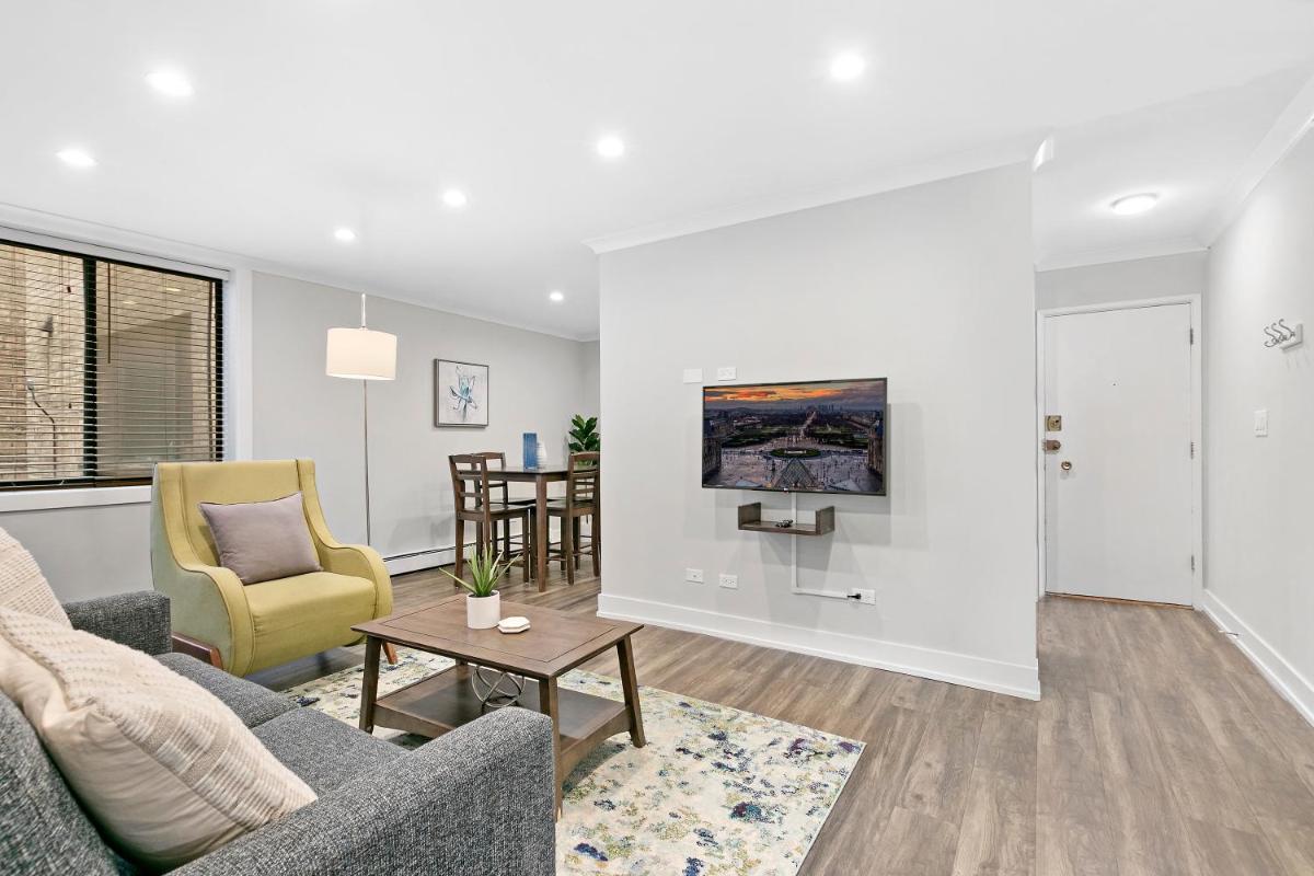 Modern & Stylish 1BR Apt in the Center of Lakeview - Oakdale 209 rep - Housity