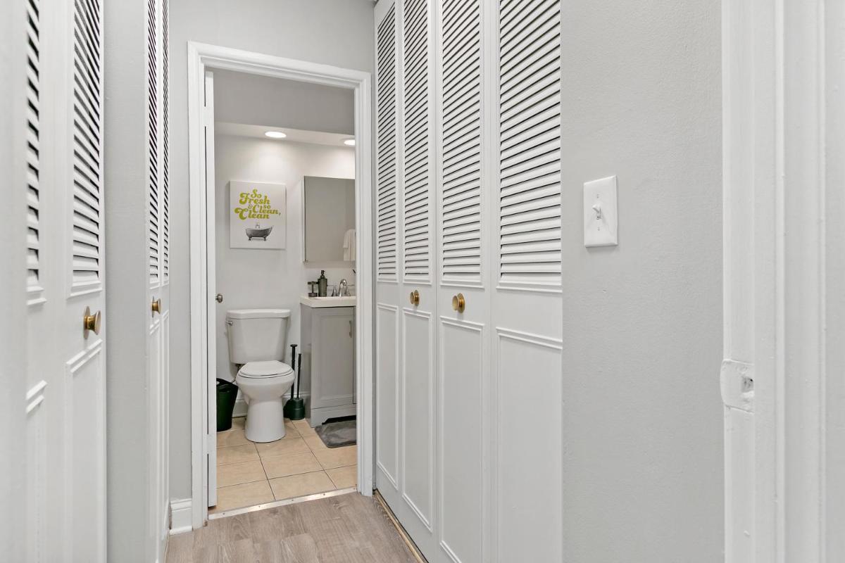 Convenient Location & Cozy Studio Apartment - Oakdale 218 rep - Housity