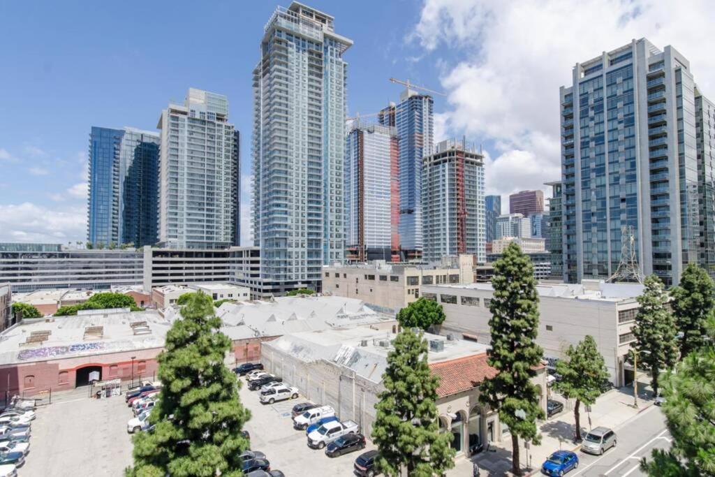 Luxury Highrise Living Downtown LA - Housity