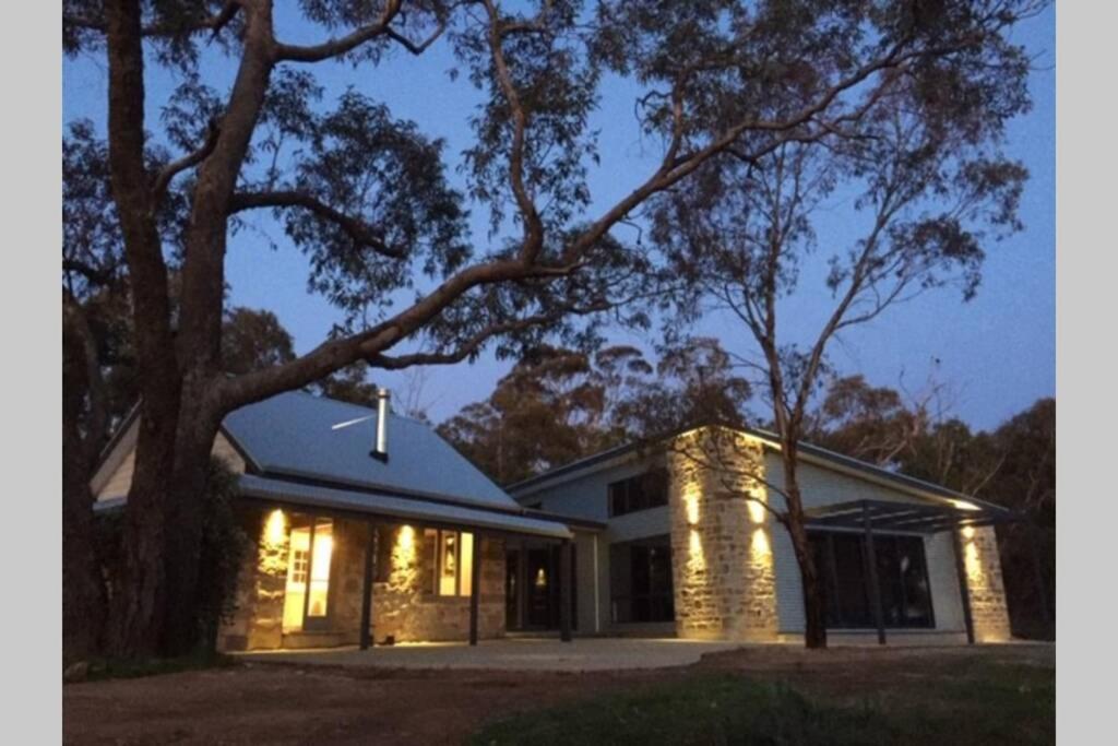 Benny's Retreat Luxury Bushland Escape - Housity