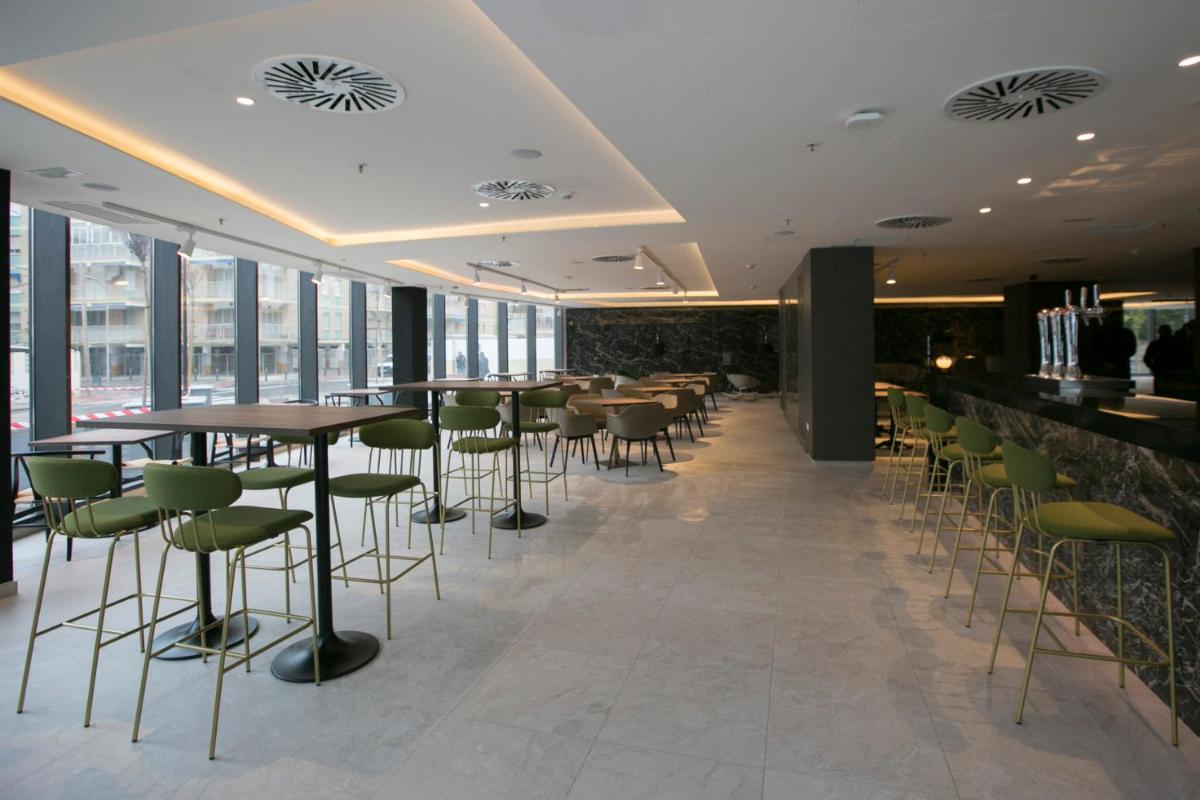 Un restaurante o sitio para comer en Senator Gandia
