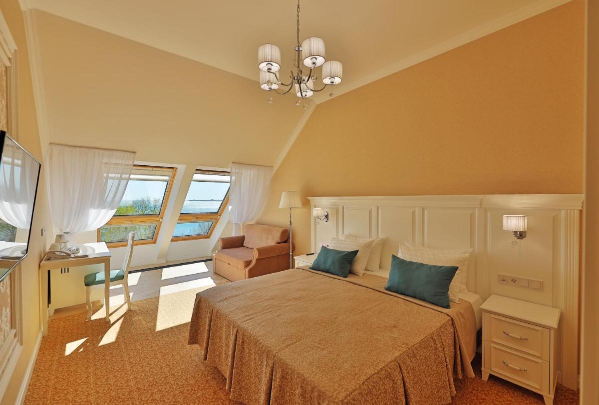 Dynasty Hotel - Housity
