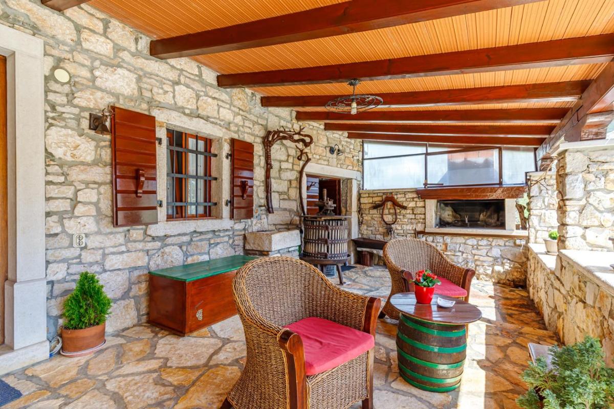 Holiday House Karla - Housity