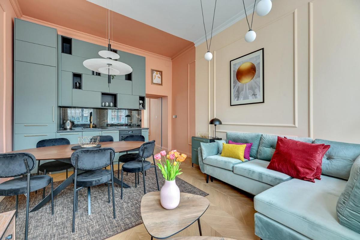 Blue Mandarin Old Town - Housity