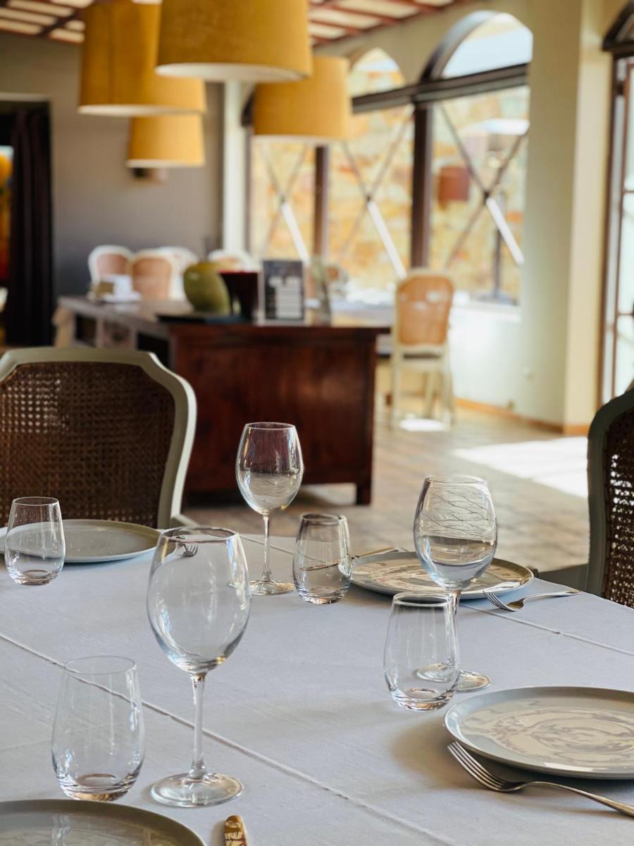 Un restaurante o sitio para comer en Mas Salvi Country Boutique Hotel