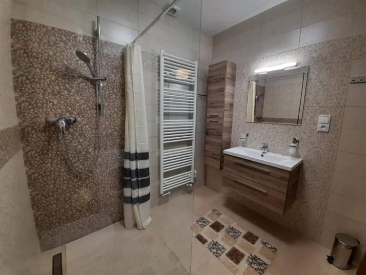 Suitetrails - Apartmán pod hradem