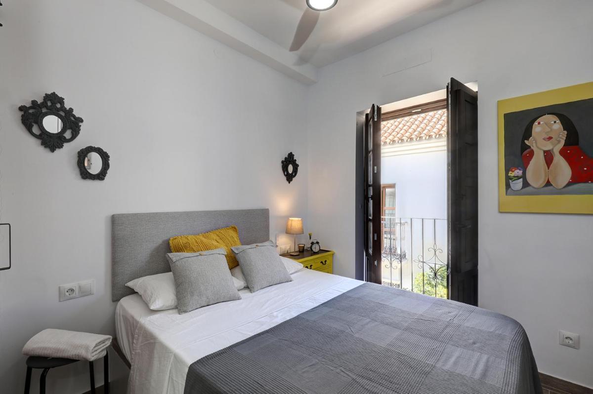 Authentic Andalusian Townhouse - Private Roof Terrace - 5min Beach - Housity