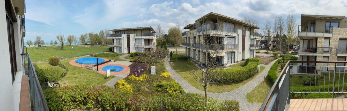 B-Home Resort - Housity