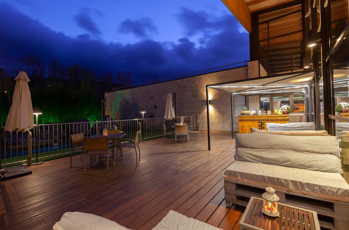 Hotel Puerta de Bilbao - Housity