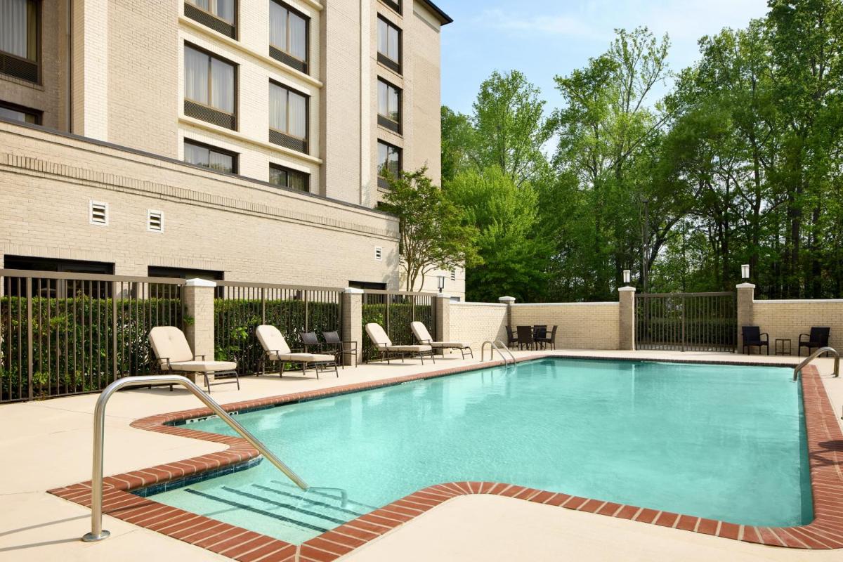 Holiday Inn Express & Suites Alpharetta by IHG - Housity