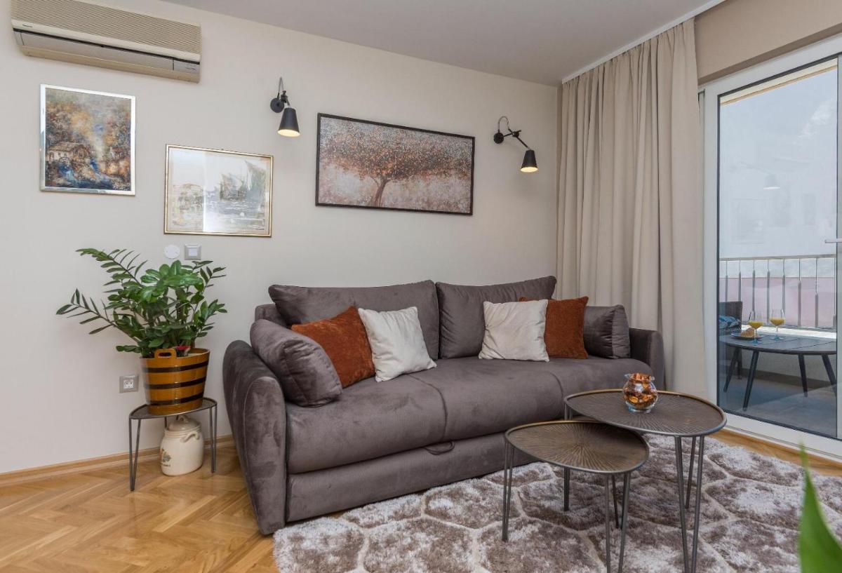 Chic apartment Zoja near beach with free parking - Housity