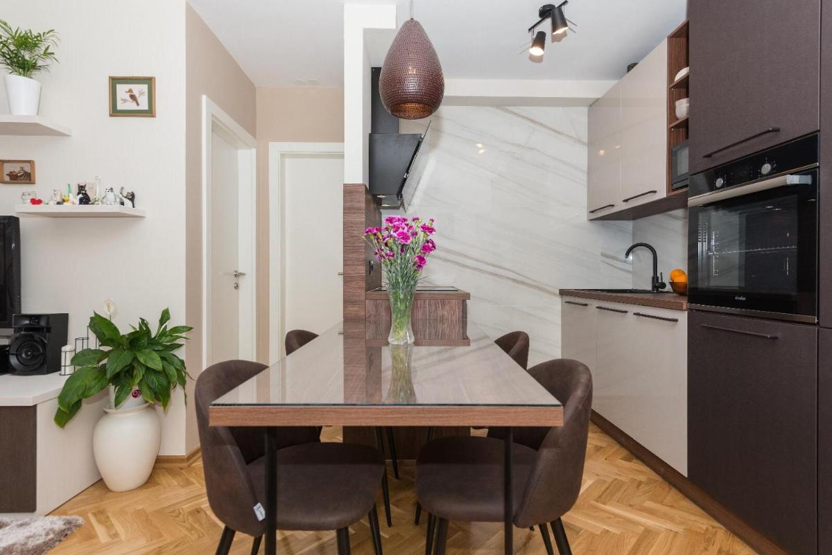 Chic apartment Zoja near beach with free parking - Housity