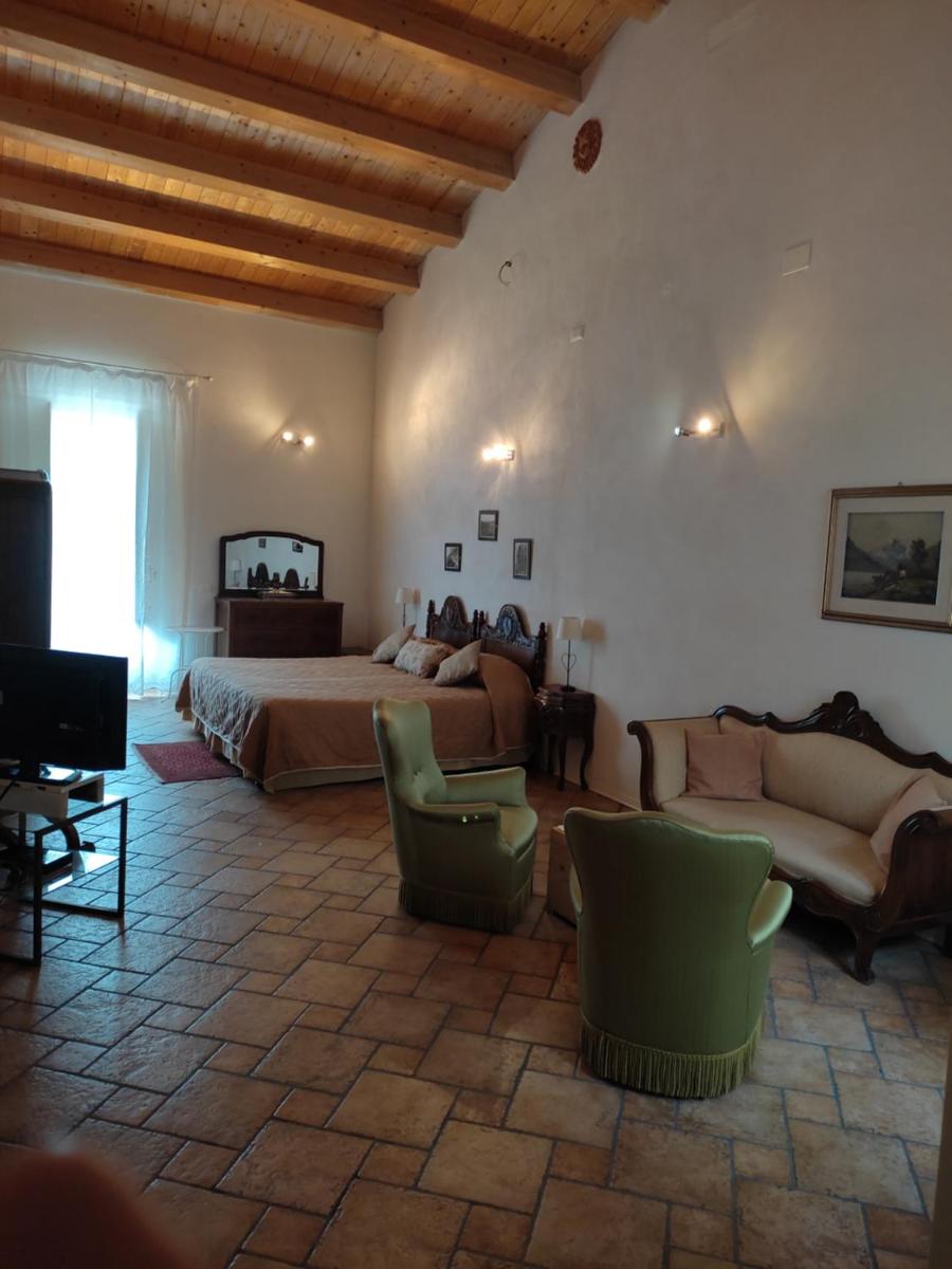 Rosa Thea Suite - Housity