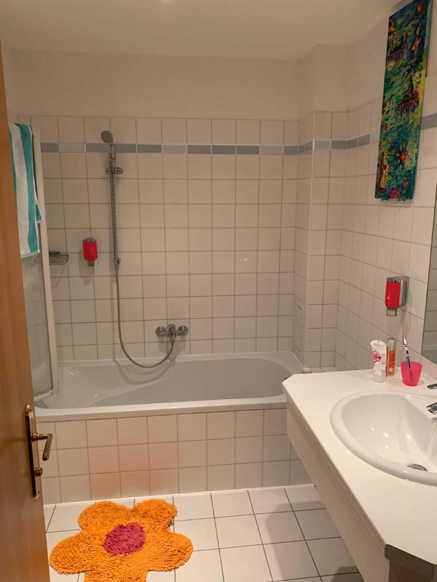 Tolles Ferienhaus mit Verbindungsgang zur Sonnentherme und eigenem Garten - Housity